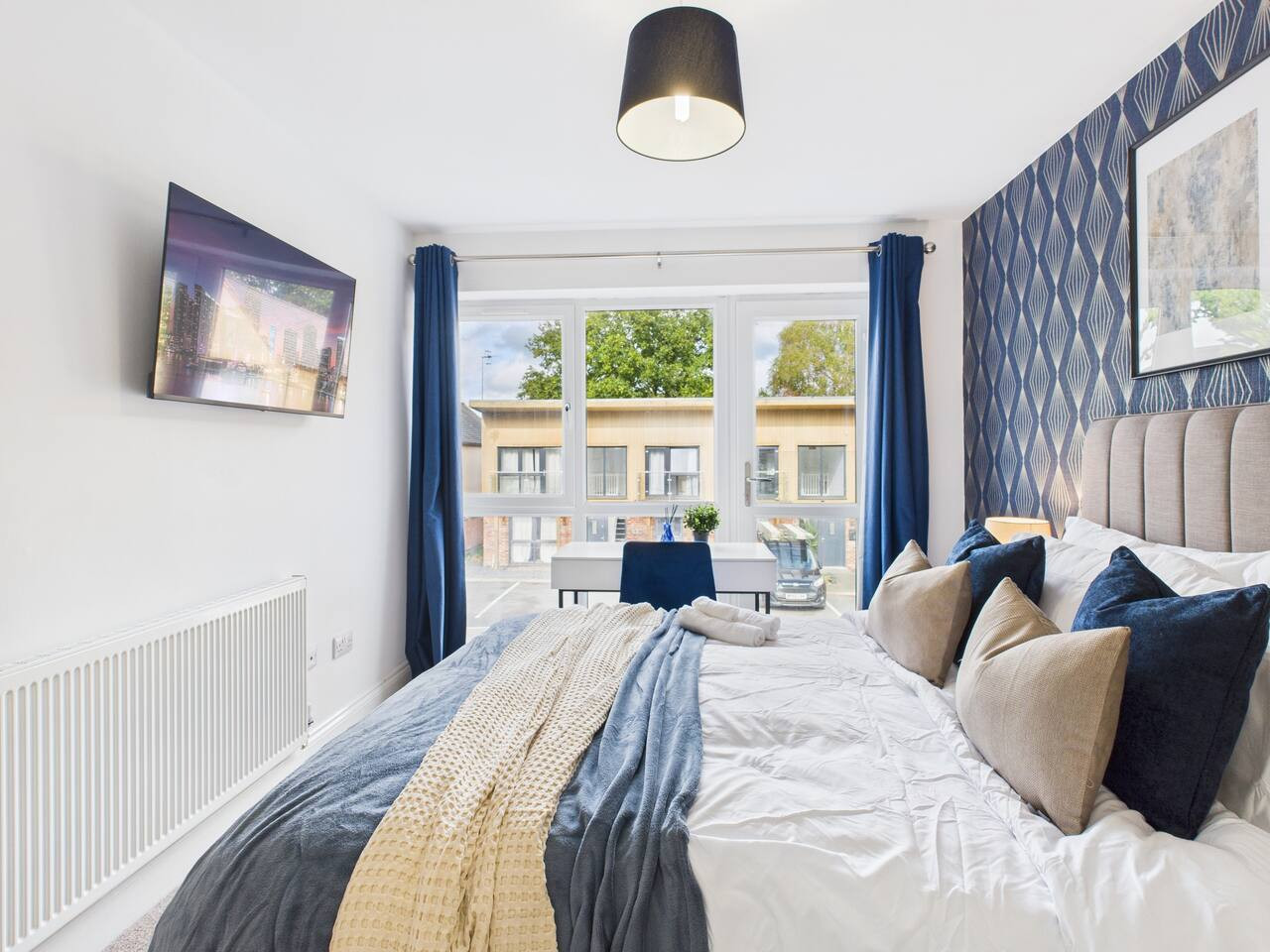 *New* | No1 Saxon Way | Gym | Pool & Spa