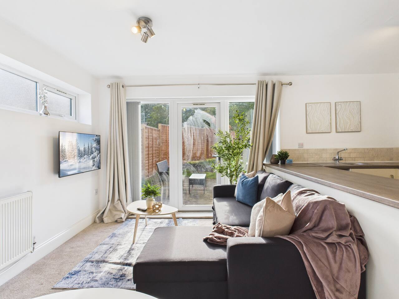 *New* | No1 Saxon Way | Gym | Pool & Spa