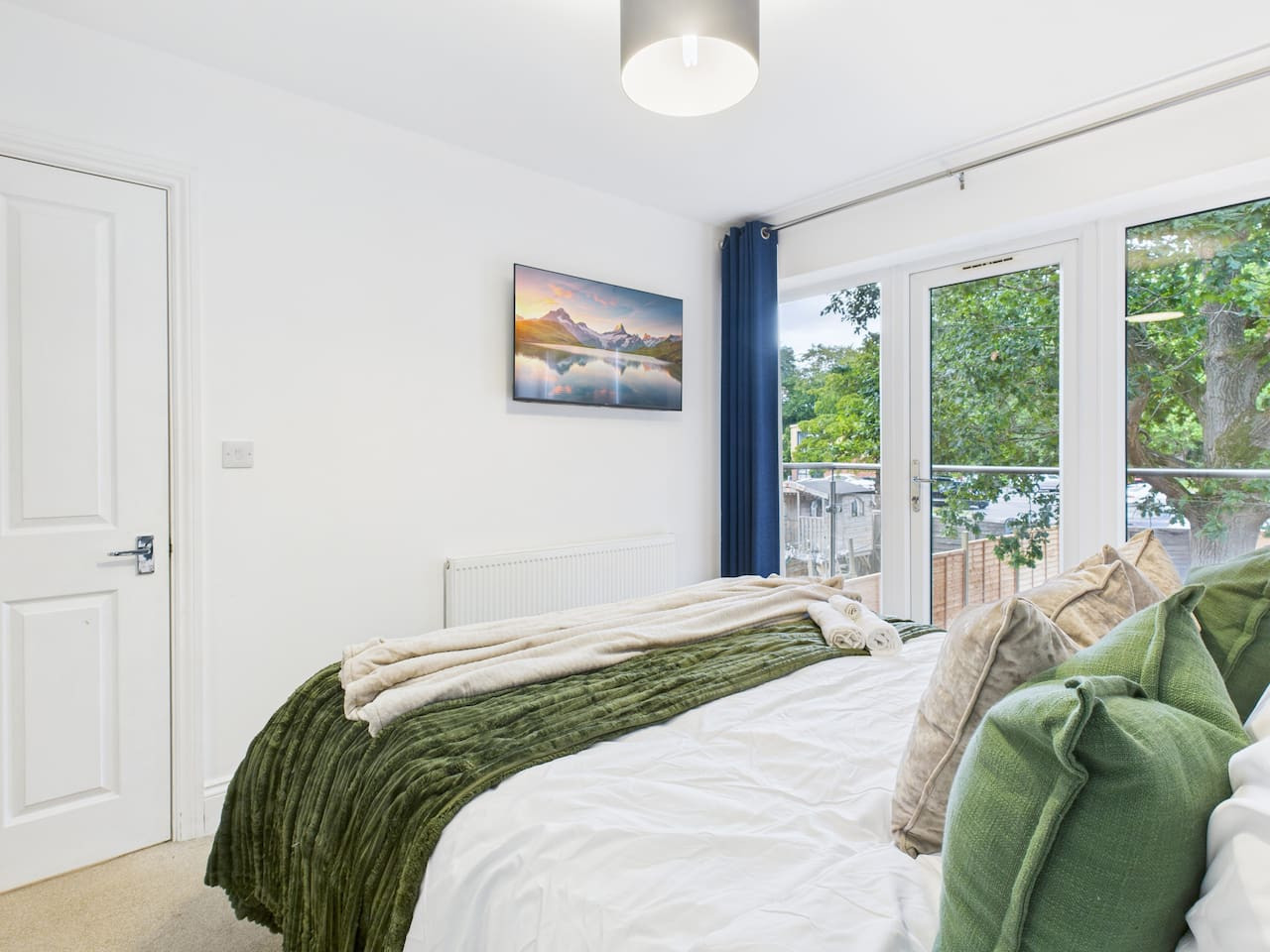 *New* | No5 Saxon Way | Gym | Pool & Spa