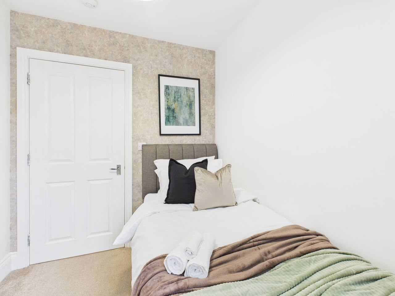 *New* | No5 Saxon Way | Gym | Pool & Spa