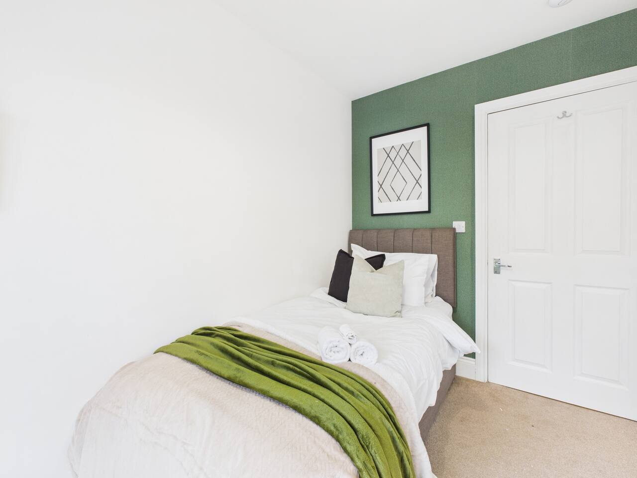 *New* | No5 Saxon Way | Gym | Pool & Spa