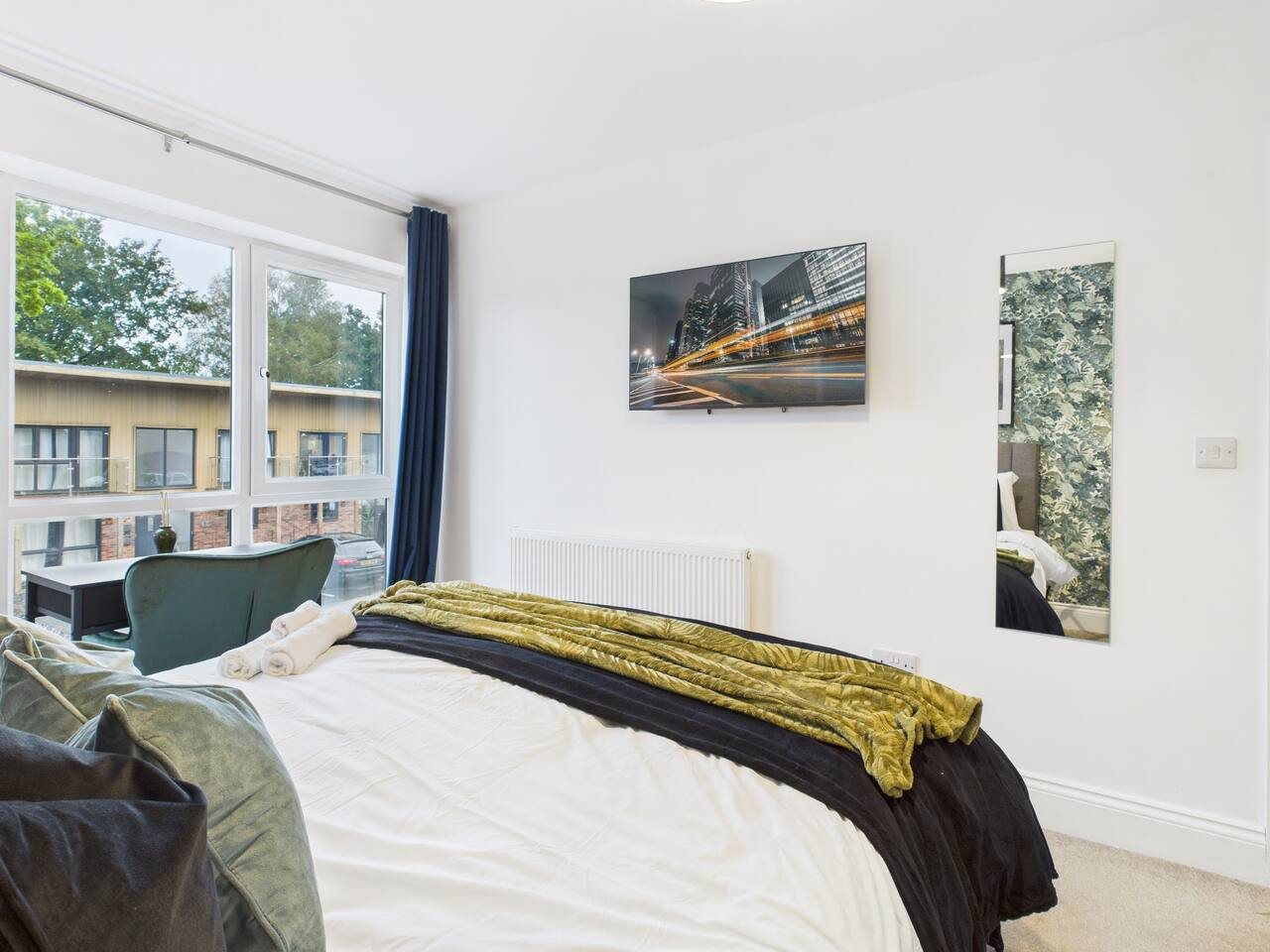 *New* | No5 Saxon Way | Gym | Pool & Spa