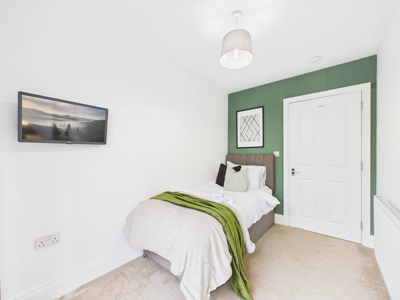 *New* | No5 Saxon Way | Gym | Pool & Spa