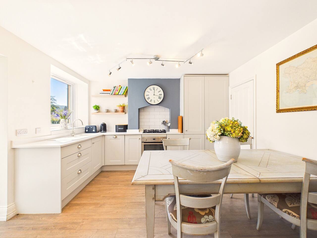 Belas View in 36 Cheltenham Road - Property image 15 - VivreStays