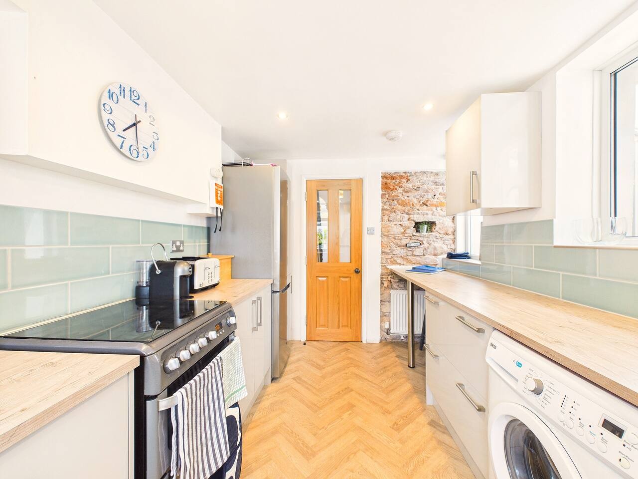 7 Trafalgar Terrace in 7 Higher Furzeham Rd, Brixham TQ5 8QT, UK - Property image 17 - VivreStays