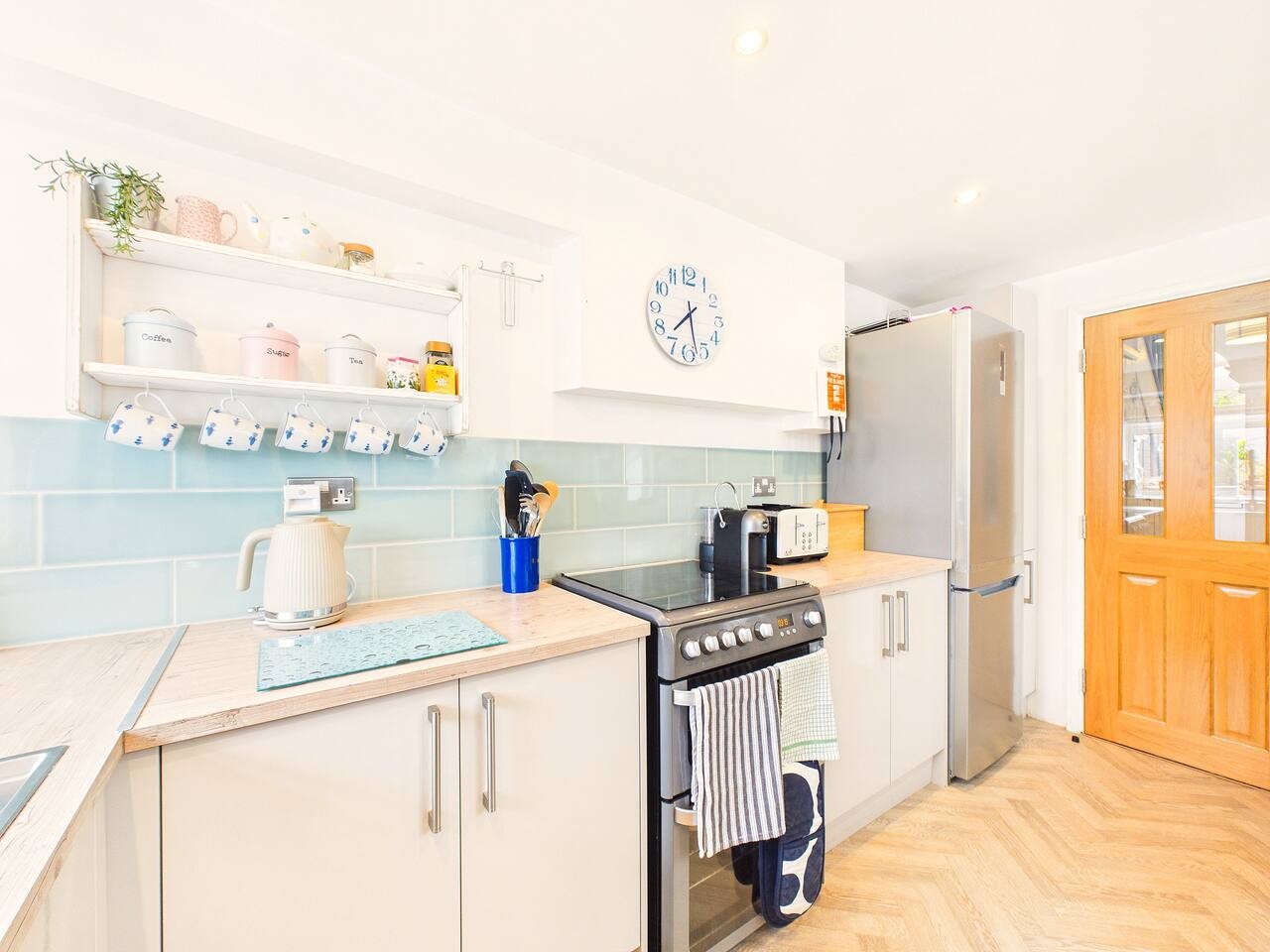 7 Trafalgar Terrace in 7 Higher Furzeham Rd, Brixham TQ5 8QT, UK - Property image 16 - VivreStays