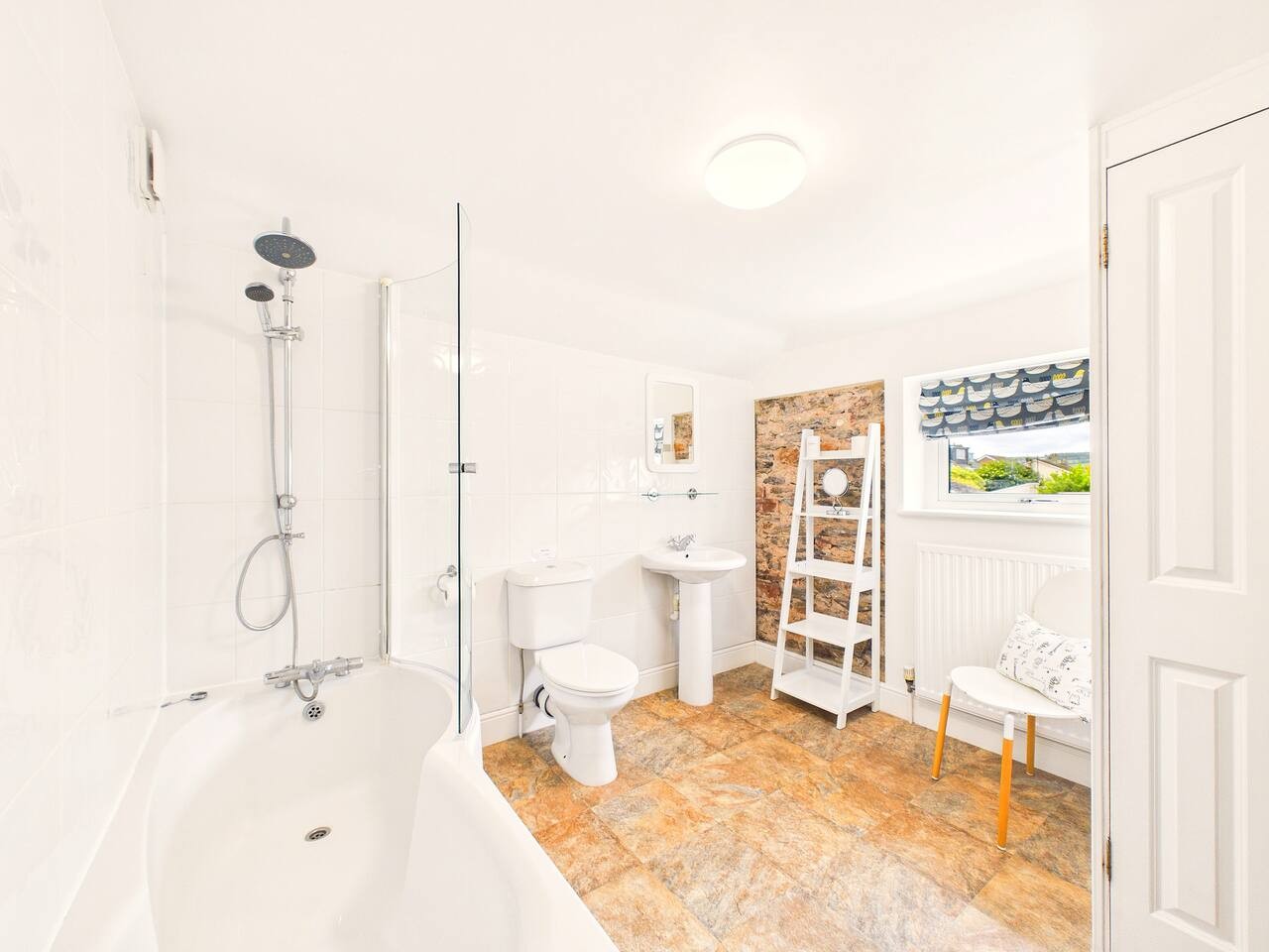 7 Trafalgar Terrace in 7 Higher Furzeham Rd, Brixham TQ5 8QT, UK - Property image 19 - VivreStays