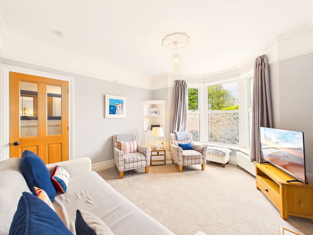 7 Trafalgar Terrace in 7 Higher Furzeham Rd, Brixham TQ5 8QT, UK - Property image 8 - VivreStays