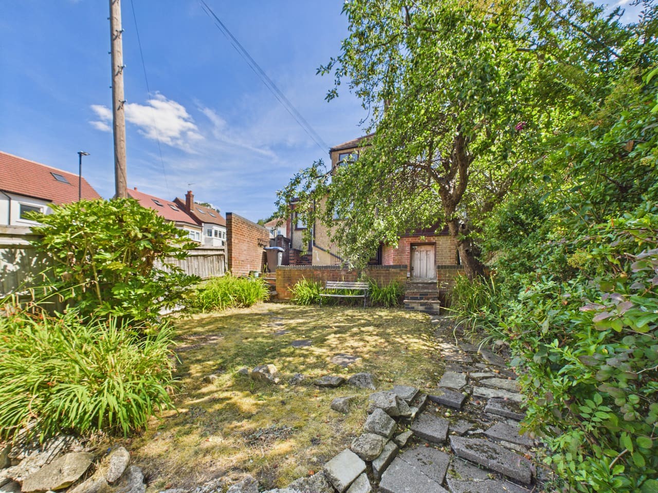 36 Slades Garden in 36 Slades Gardens - Property image 20 - VivreStays