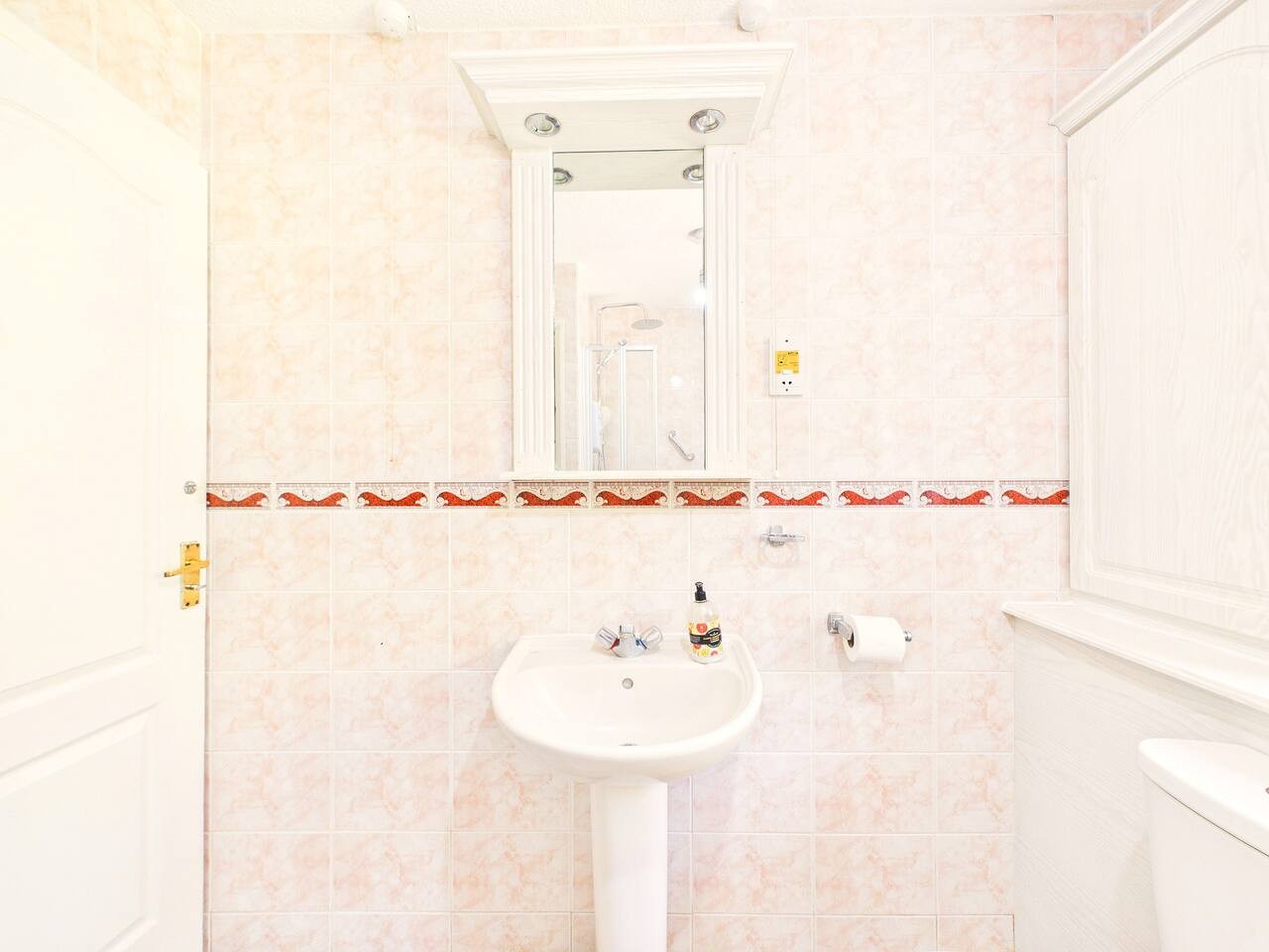 4 St Davids Crescent1 in 4 Saint David's Crescent - Property image 18 - VivreStays