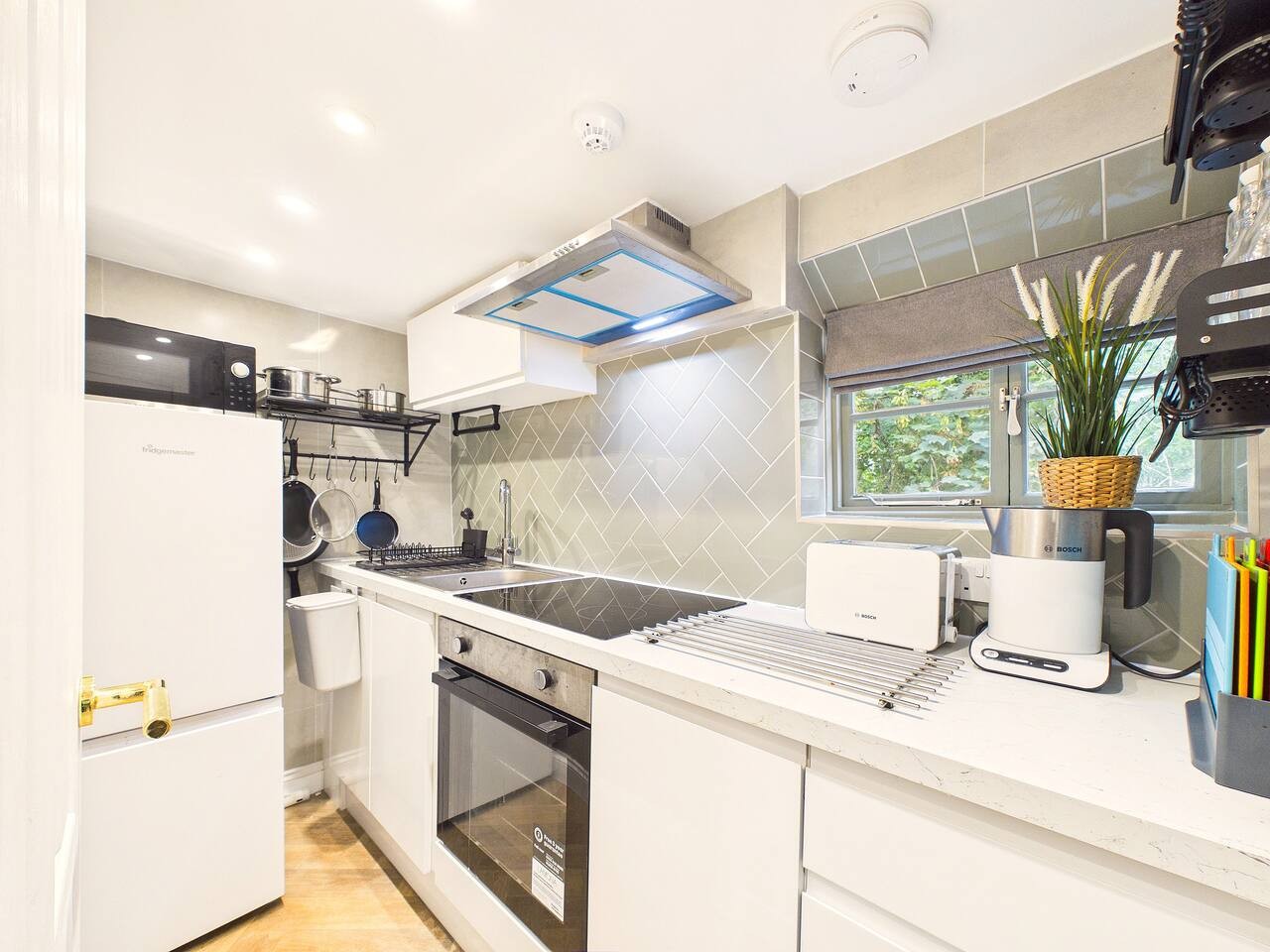 82A High Street in 82 High Street - Property image 8 - VivreStays
