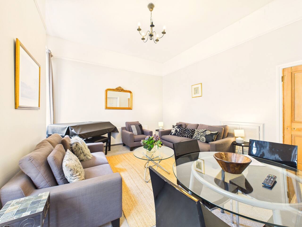 17 Queens Road in 17 Queen's Road - Property image 11 - VivreStays
