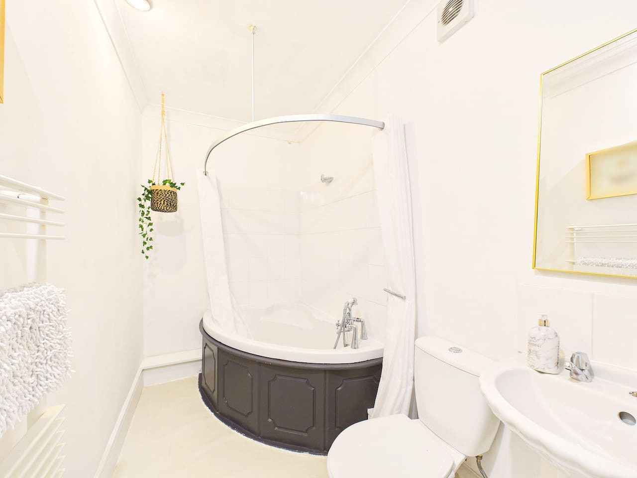17 Queens Road in 17 Queen's Road - Property image 39 - VivreStays