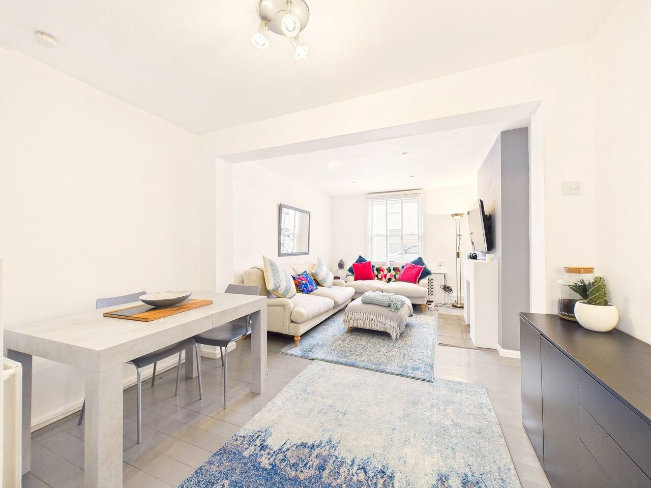 14 Duke Street in 14 Duke Street - Property image 8 - VivreStays