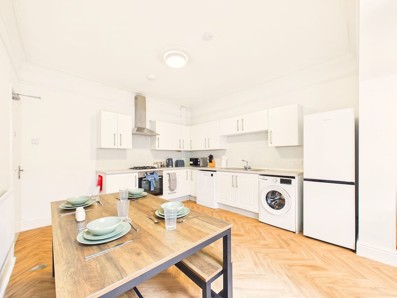 157 Fairview Road in 157 Fairview Road - Property image 3 - VivreStays