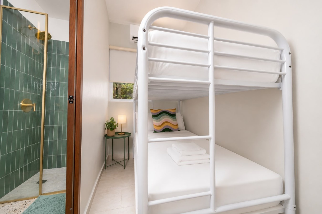 Budget Bunk Room at Hotel Luz
