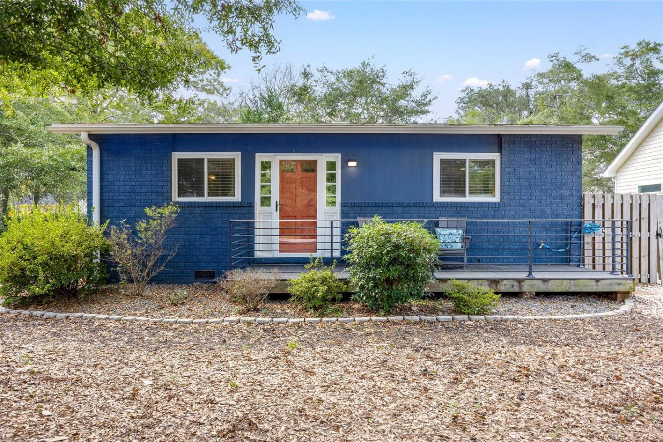 Oak & Ocean Cottage – Walk to Beach + Sleeps 6!