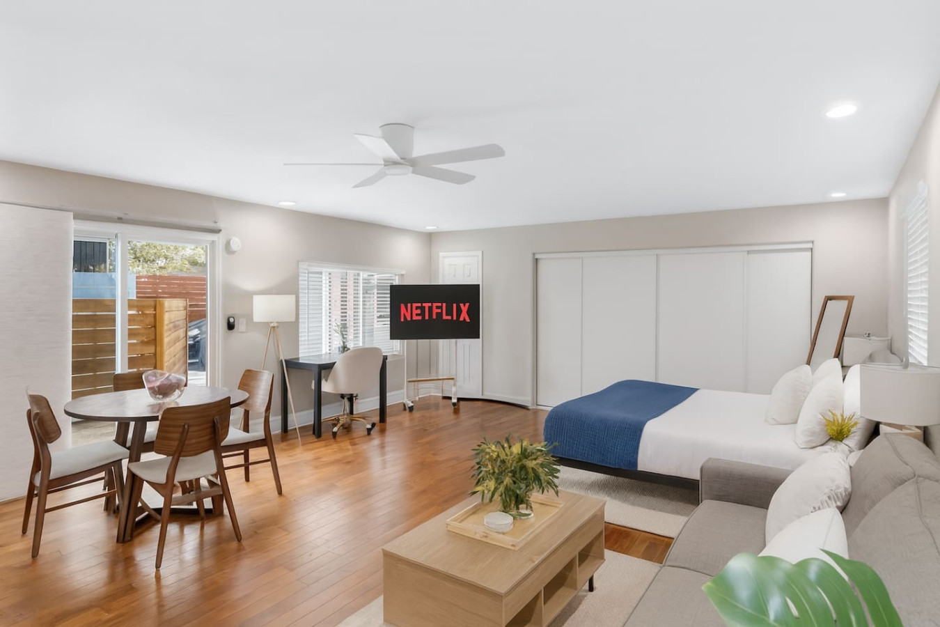 Spacious Studio With Pool And Jacuzzi - Elegant Urban Escape - Coronado, CA