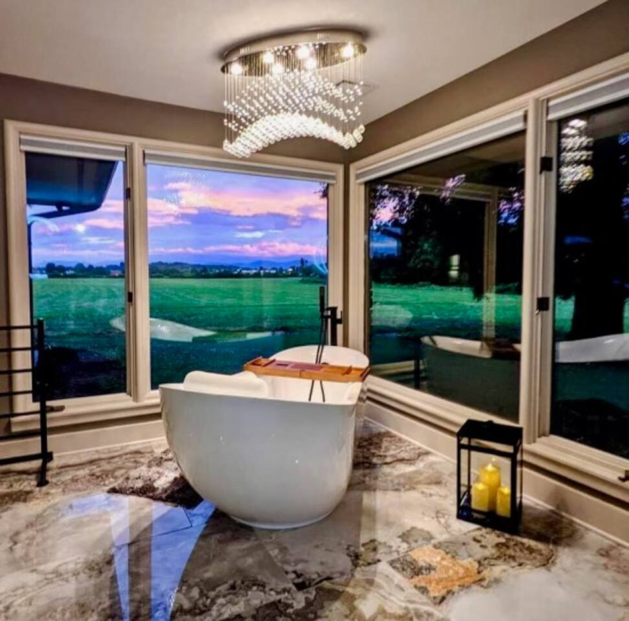 The River Place. Hot tub. Riverfront Mountain View