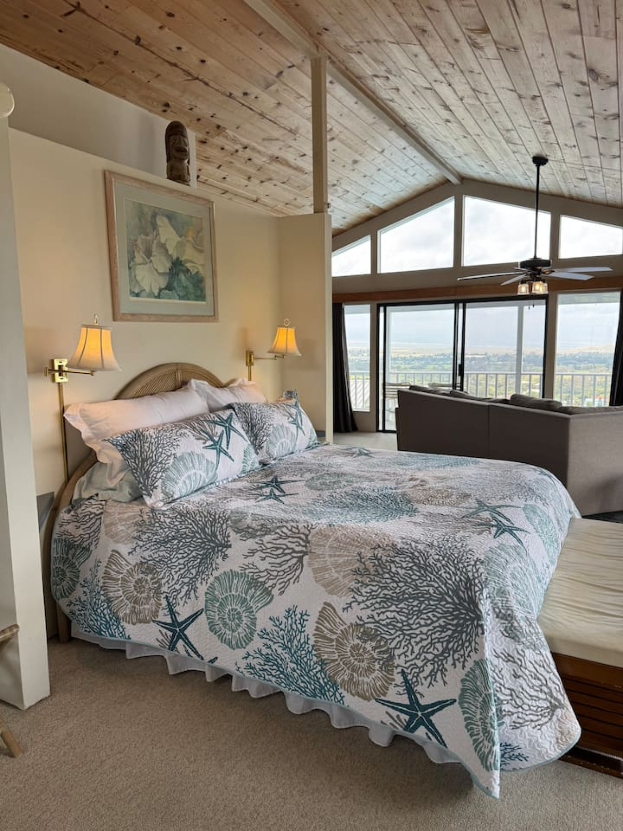 Penthouse Overlooking Waimea /Ocean views