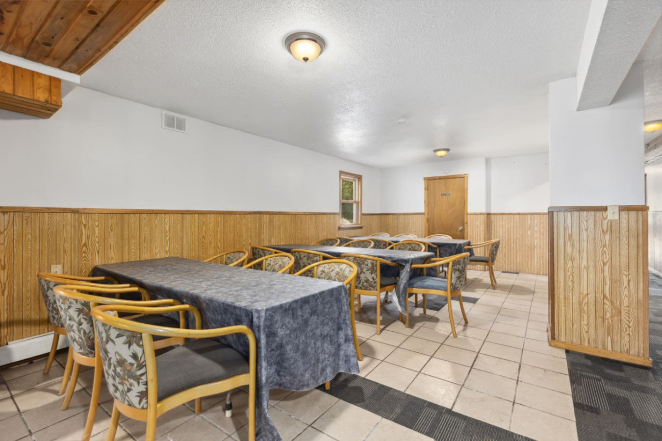 Lakeside Lodge Dining Room