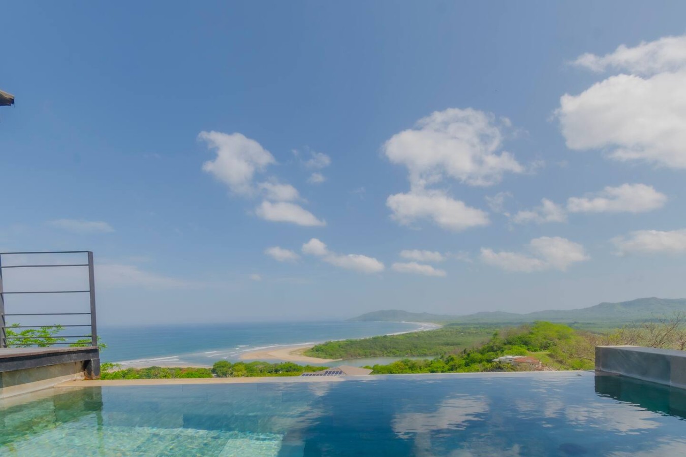 Unwind in our stunning infinity edge pool seamlessly blending with breathtaking views! Imagine pure relaxation after a poolside massage Let the Costa Rica scenery melt your stress away. Your ultimate oasis awaits Message us to schedule your massage!
