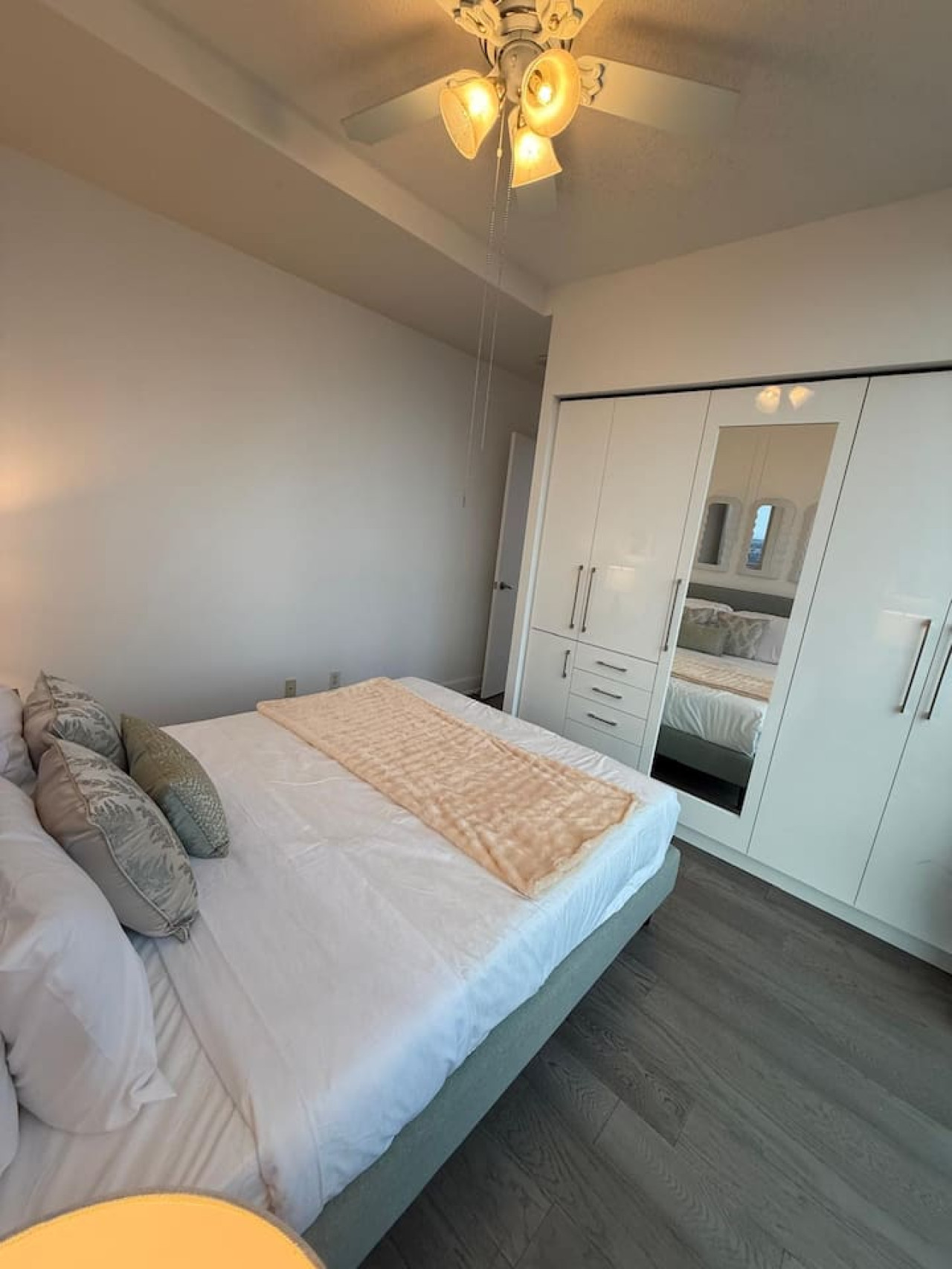Penthouse 2BR+Den | Skyline Views • SQ1 • Parking photo 26
