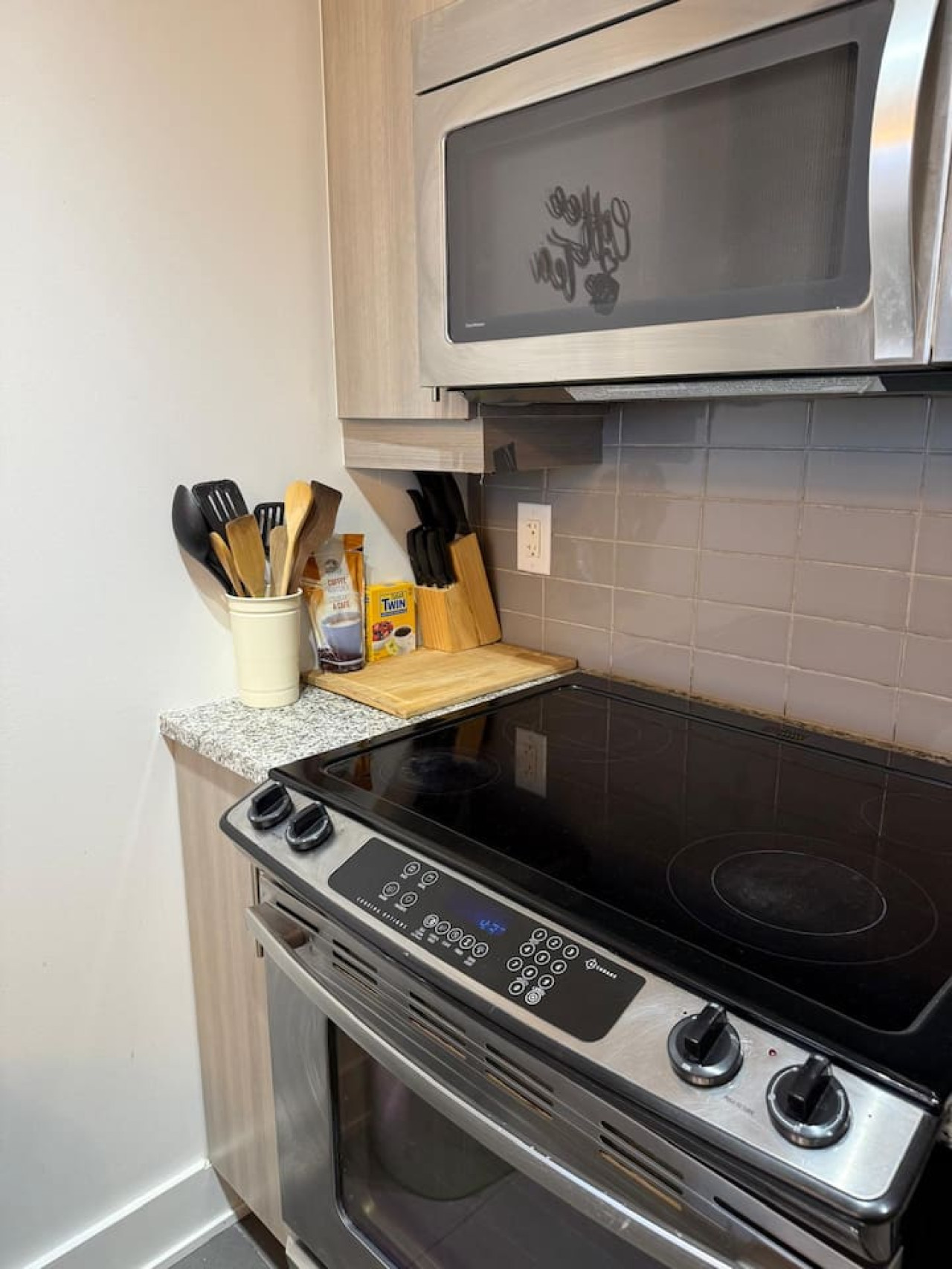 Penthouse 2BR+Den | Skyline Views • SQ1 • Parking photo 29