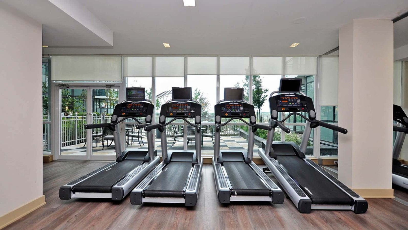 Penthouse 2BR+Den | Skyline Views • SQ1 • Parking — furnished suite photo 32 in Mississauga