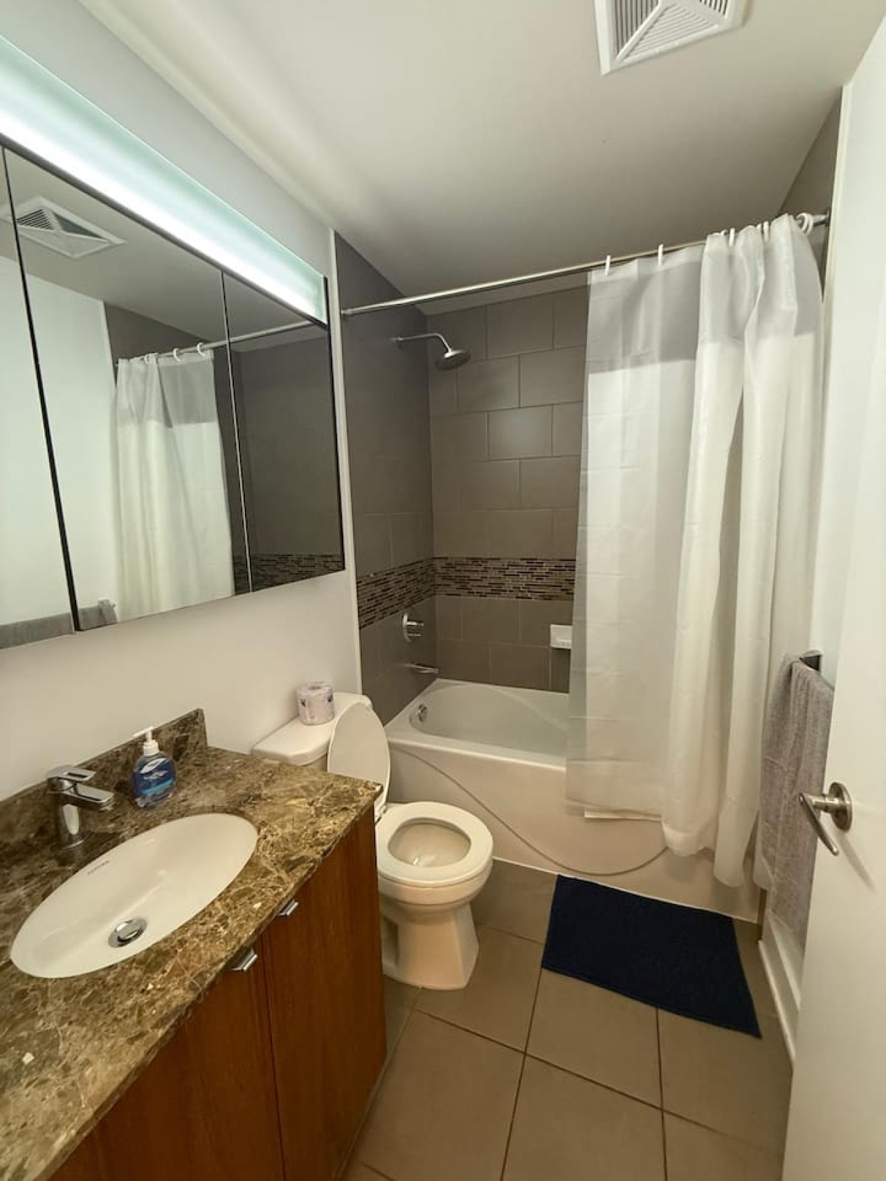 Penthouse 2BR+Den | Skyline Views • SQ1 • Parking photo 35