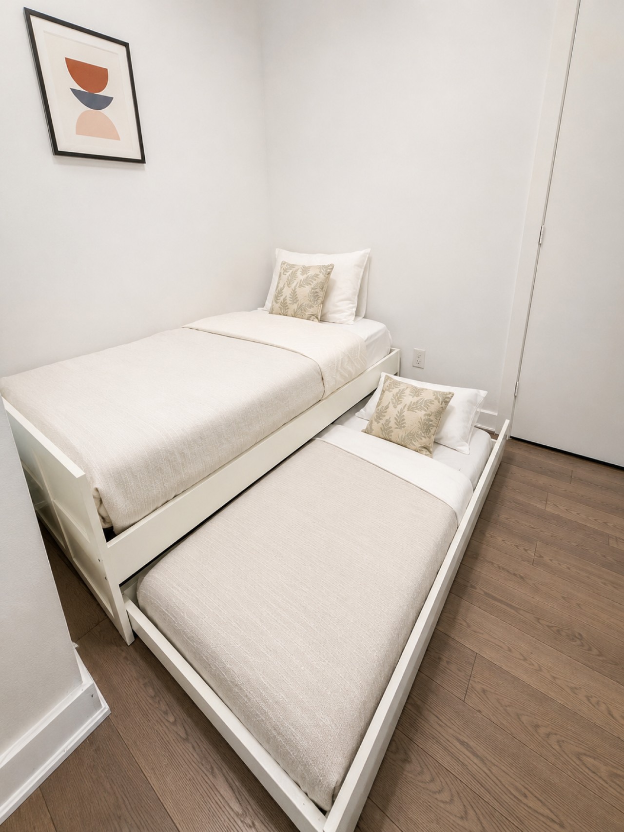 Penthouse 2BR+Den | Skyline Views • SQ1 • Parking — furnished suite photo 39 in Mississauga