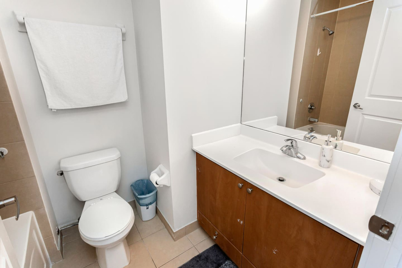Lavish 2BR/2Bath Condo Steps to Square One Mall photo 35