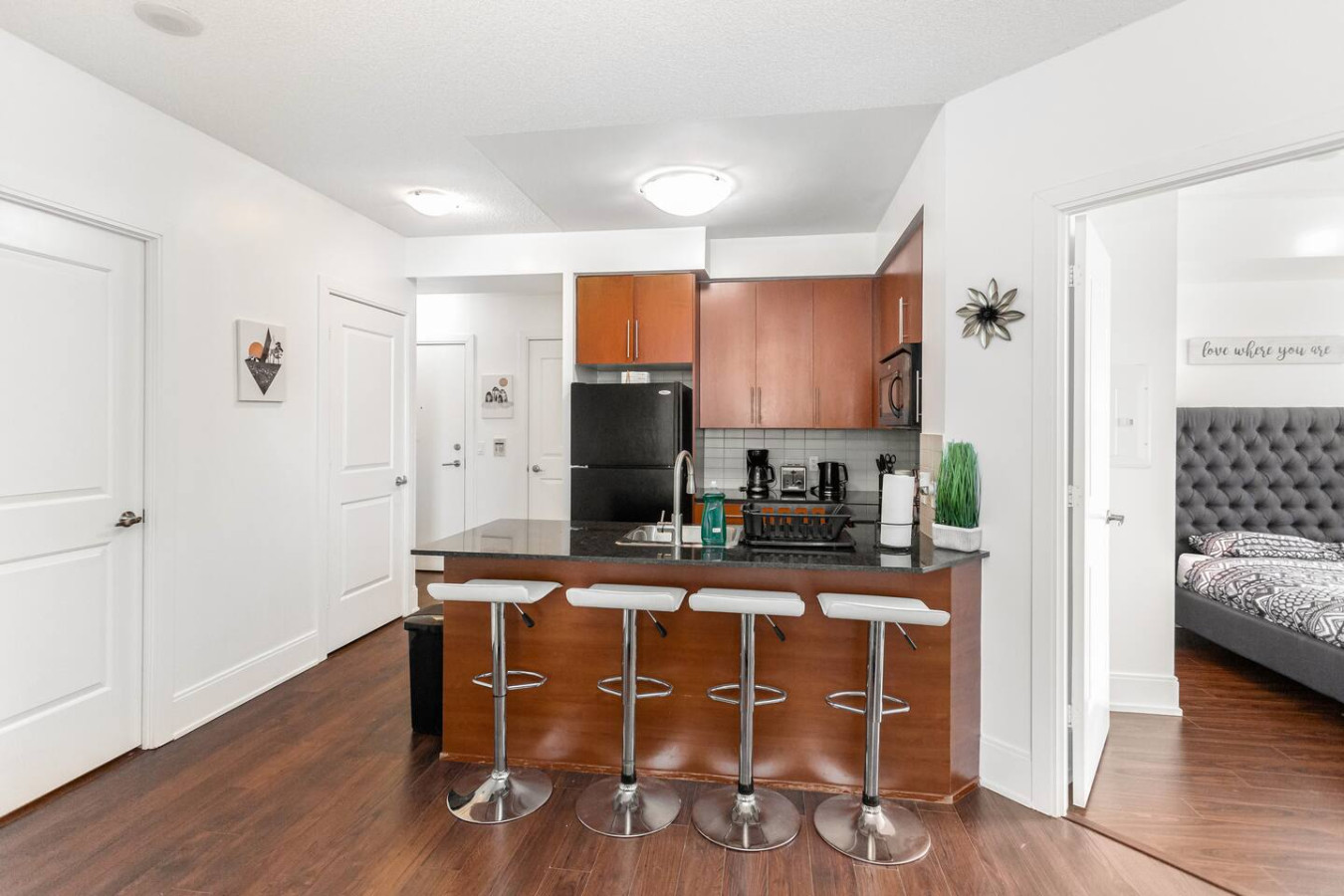Luxurious 2BR/2BATH Condo- Steps from Square One photo 11