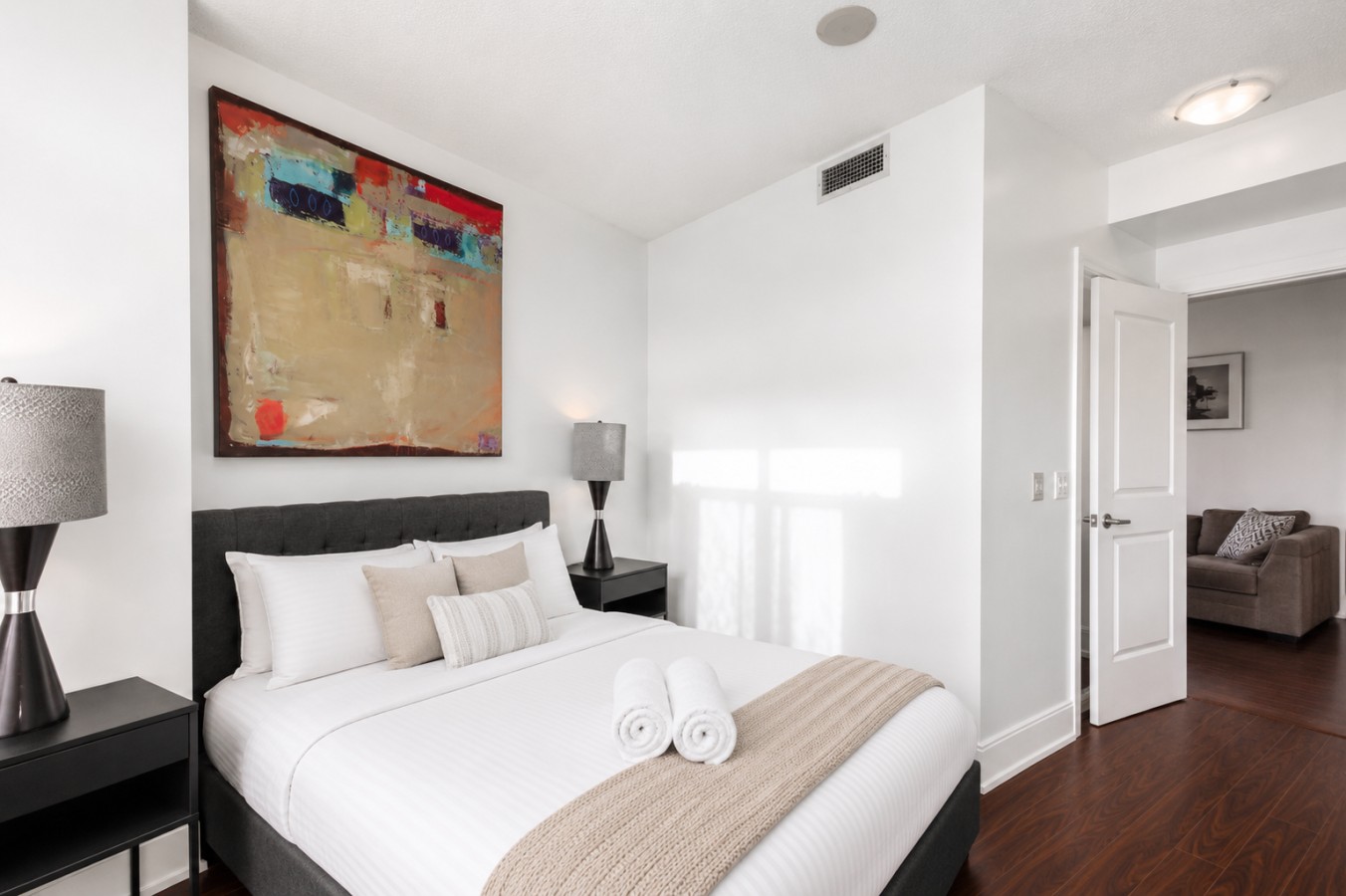 Luxurious 2BR/2BATH Condo- Steps from Square One — furnished suite photo 4 in Mississauga