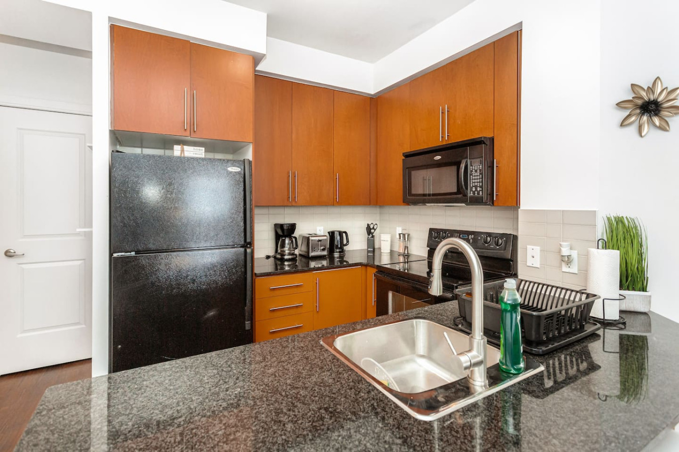 Luxurious 2BR/2BATH Condo- Steps from Square One photo 24
