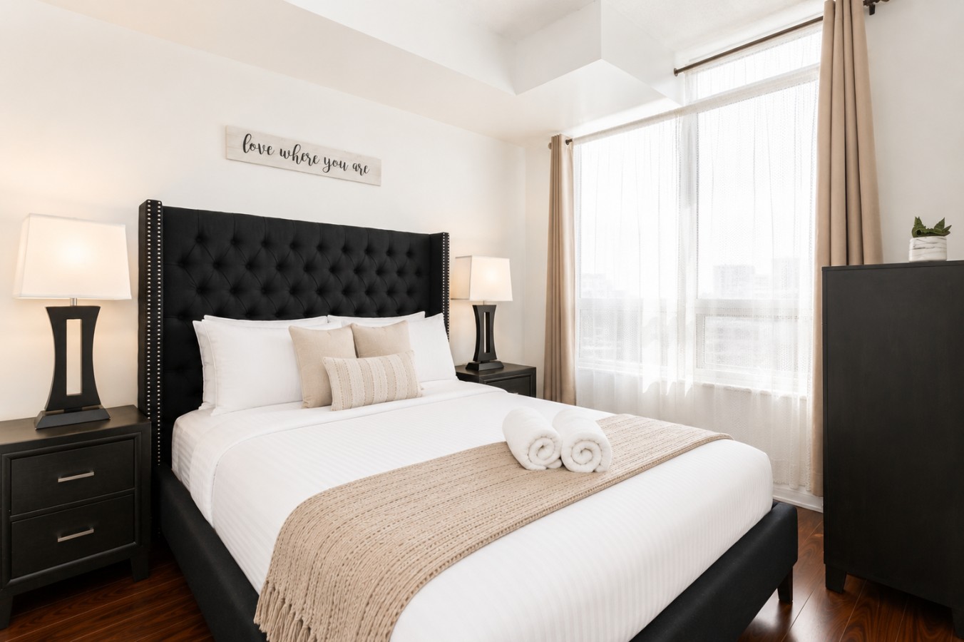 Luxurious 2BR/2BATH Condo- Steps from Square One — furnished suite photo 44 in Mississauga