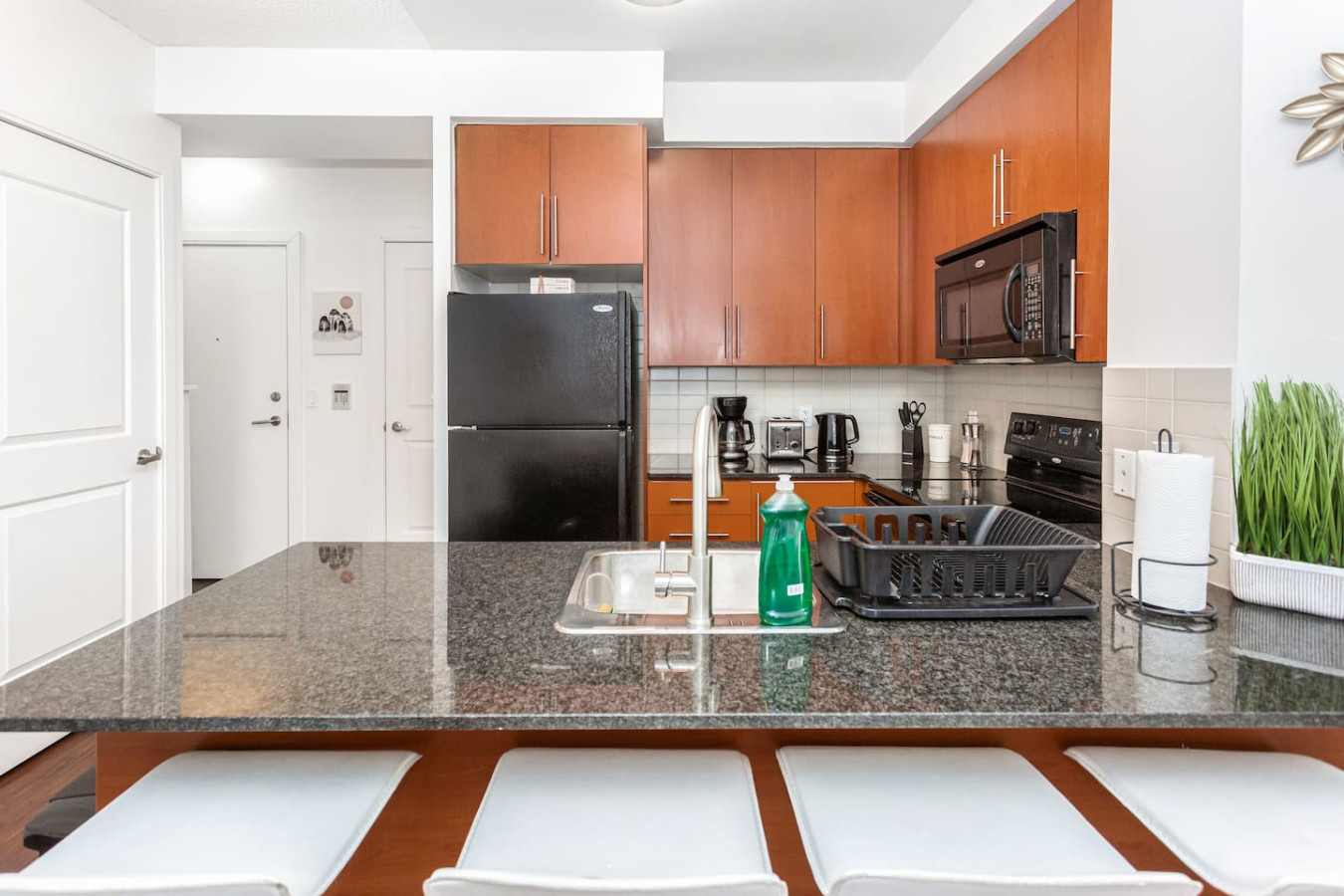 Luxurious 2BR/2BATH Condo- Steps from Square One photo 23