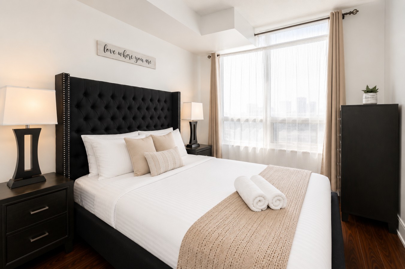 Luxurious 2BR/2BATH Condo- Steps from Square One — furnished suite photo 3 in Mississauga