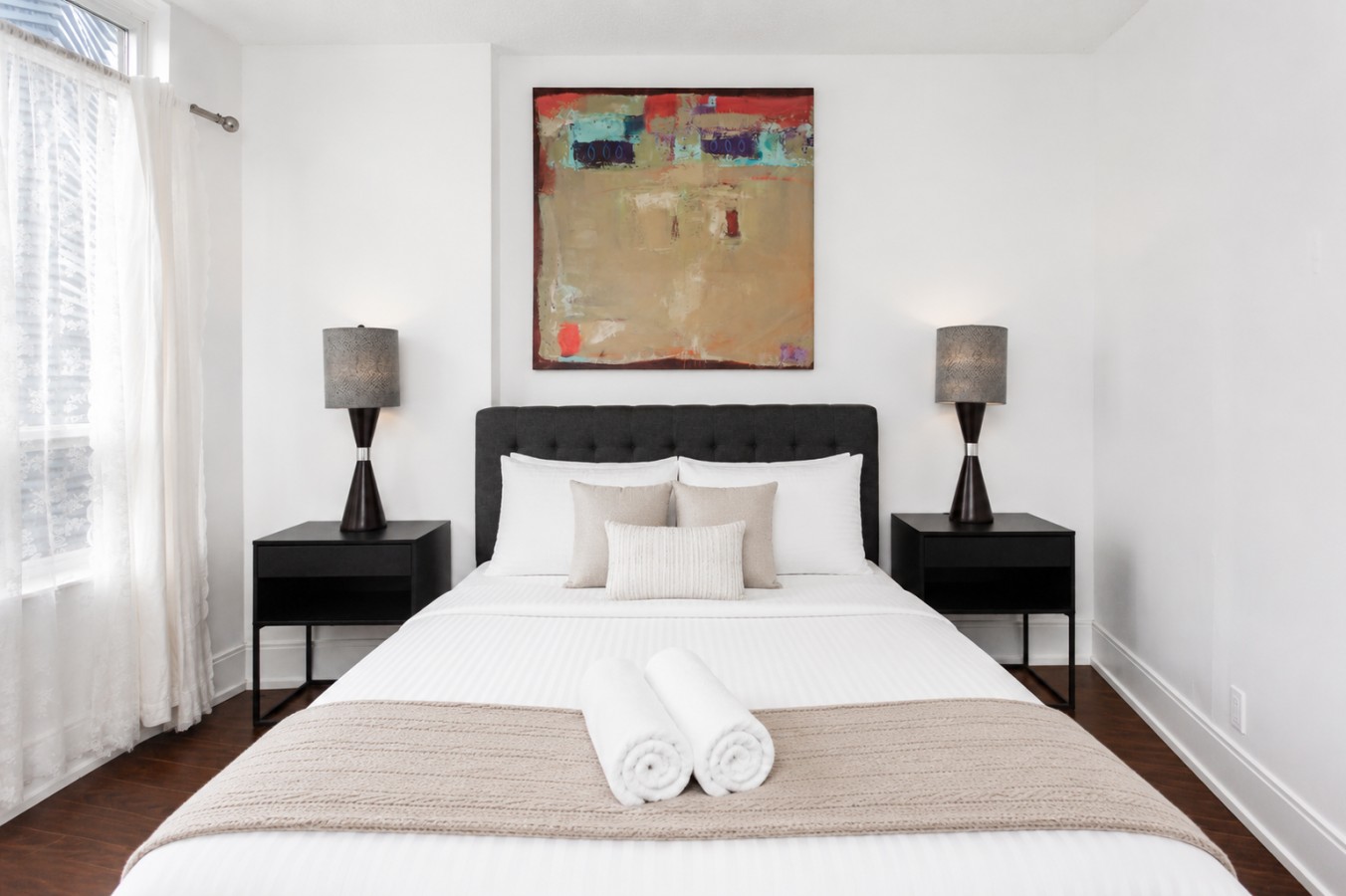 Luxurious 2BR/2BATH Condo- Steps from Square One — furnished suite photo 46 in Mississauga
