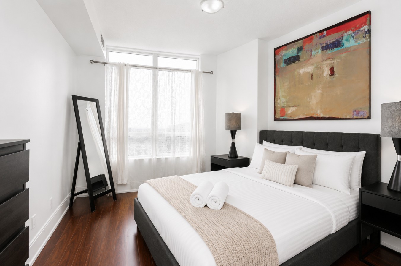 Luxurious 2BR/2BATH Condo- Steps from Square One — furnished suite photo 48 in Mississauga