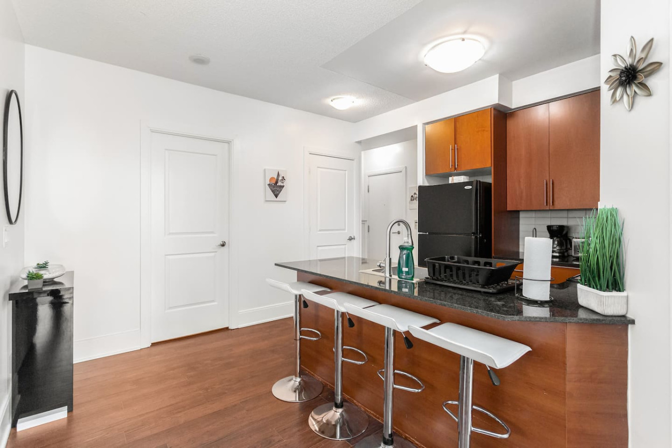 Luxurious 2BR/2BATH Condo- Steps from Square One photo 13