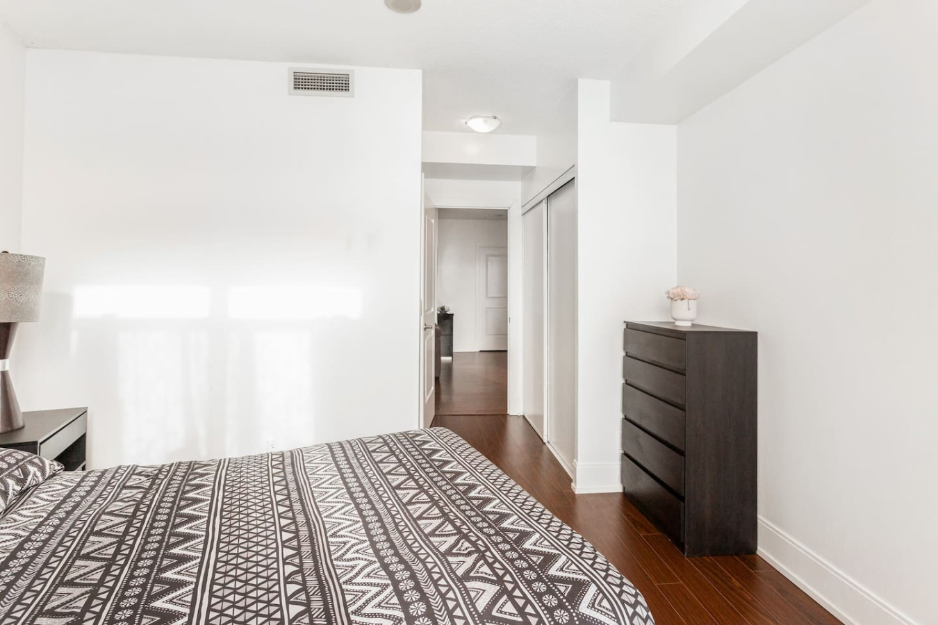 Luxurious 2BR/2BATH Condo- Steps from Square One photo 46