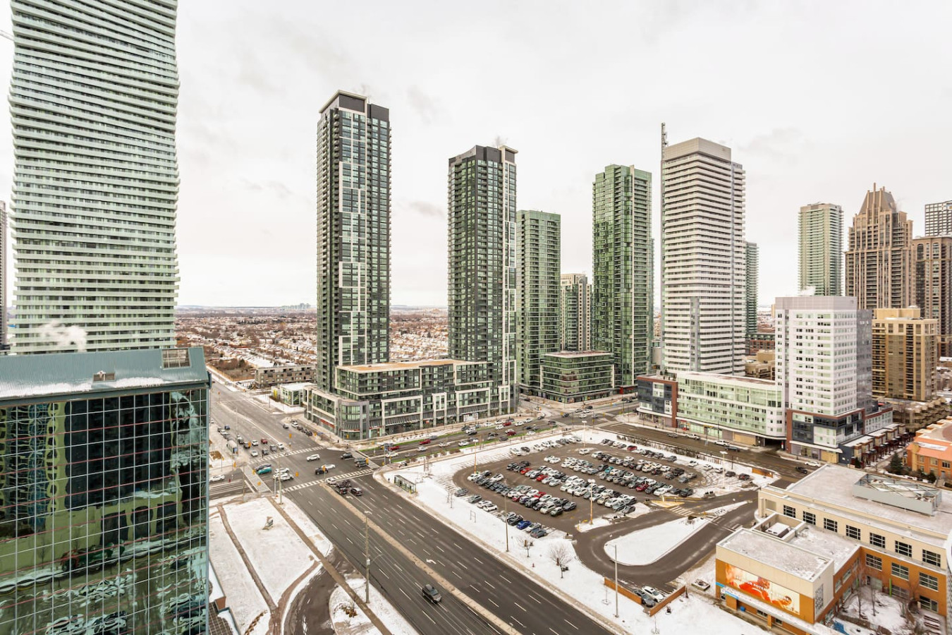 Luxurious 2BR/2BATH Condo- Steps from Square One photo 3