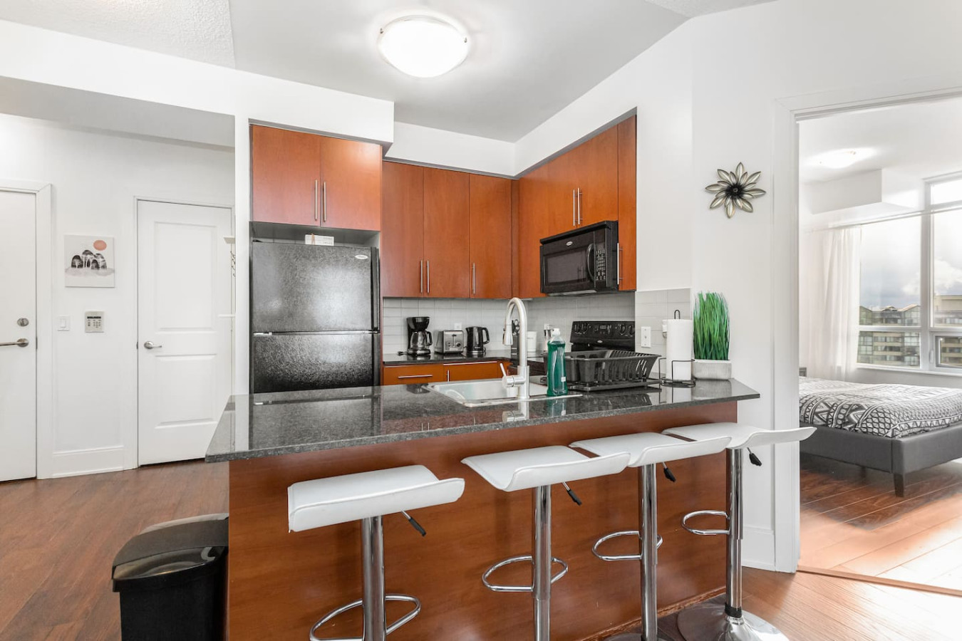 Luxurious 2BR/2BATH Condo- Steps from Square One photo 12