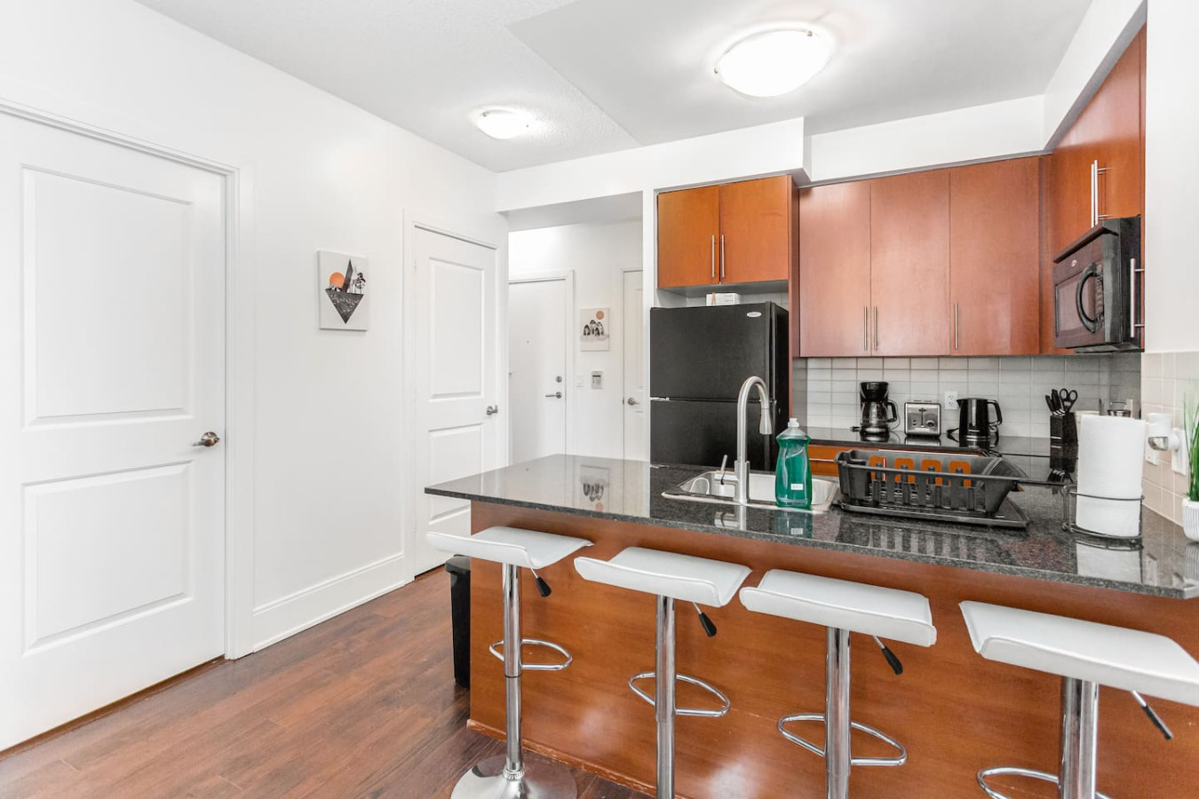 Luxurious 2BR/2BATH Condo- Steps from Square One photo 7