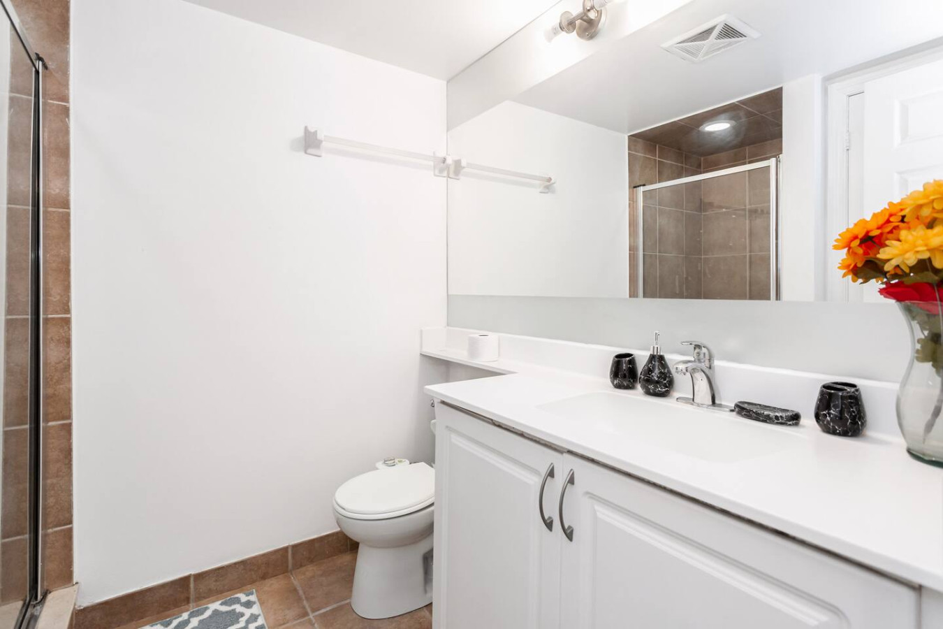 Sky Retreat | 2BR-2BA High Floor | 180° City View photo 14