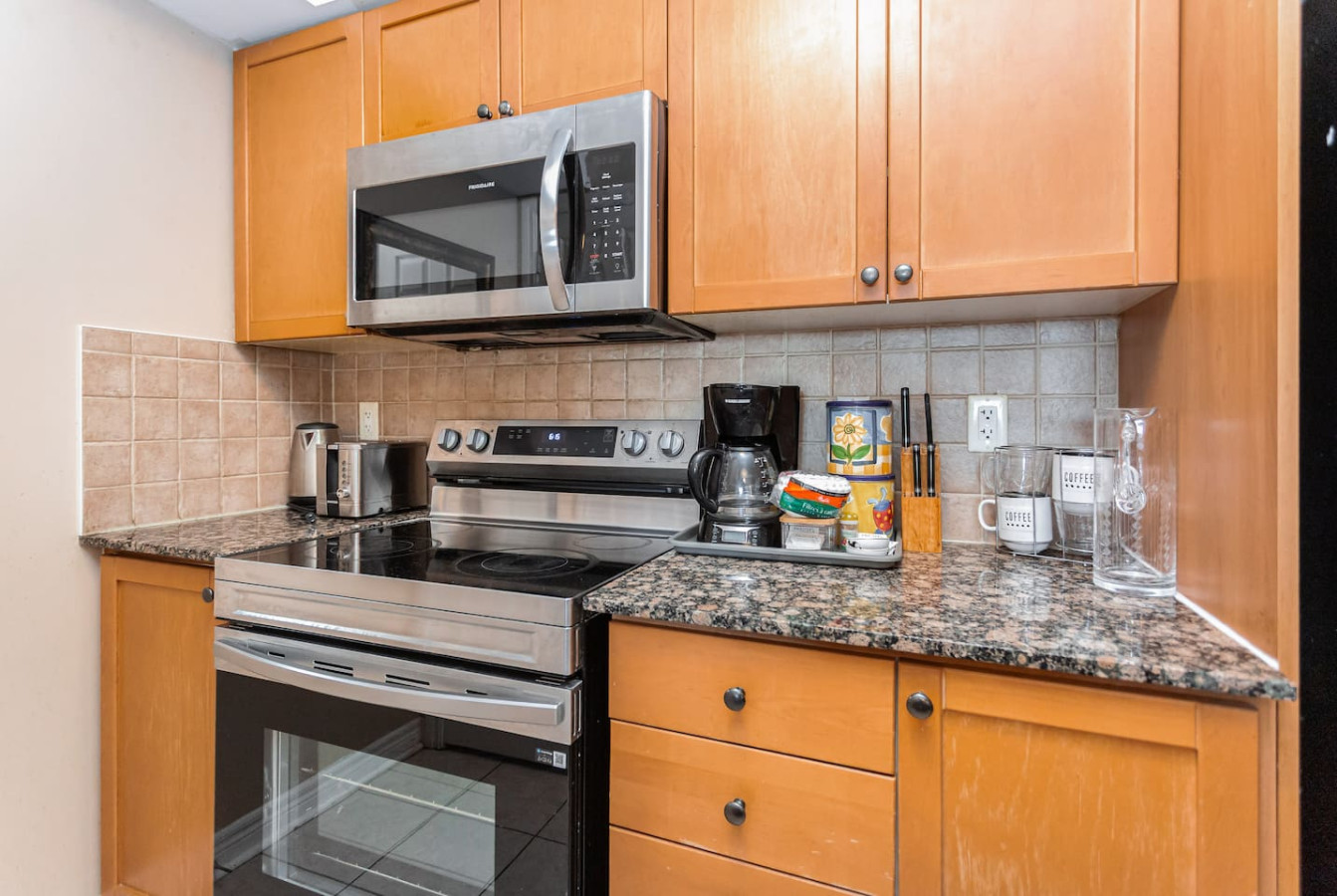Premier SkySuite 3BR | Horizon Views + Parking photo 27