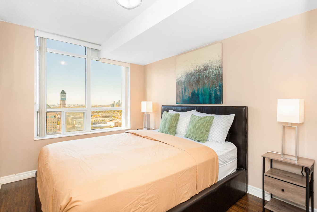 Premier SkySuite 3BR | Horizon Views + Parking photo 4