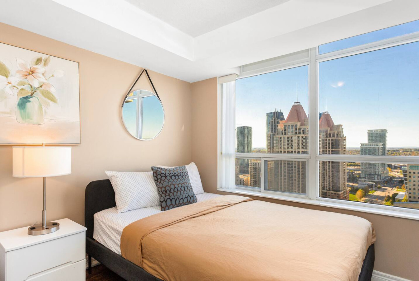 Premier SkySuite 3BR | Horizon Views + Parking photo 3