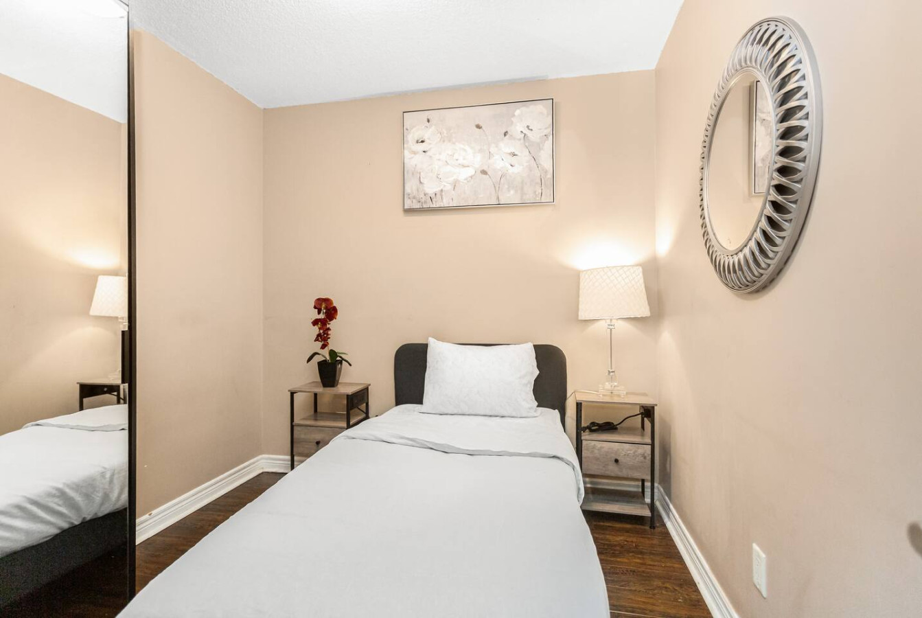 Premier SkySuite 3BR | Horizon Views + Parking photo 5
